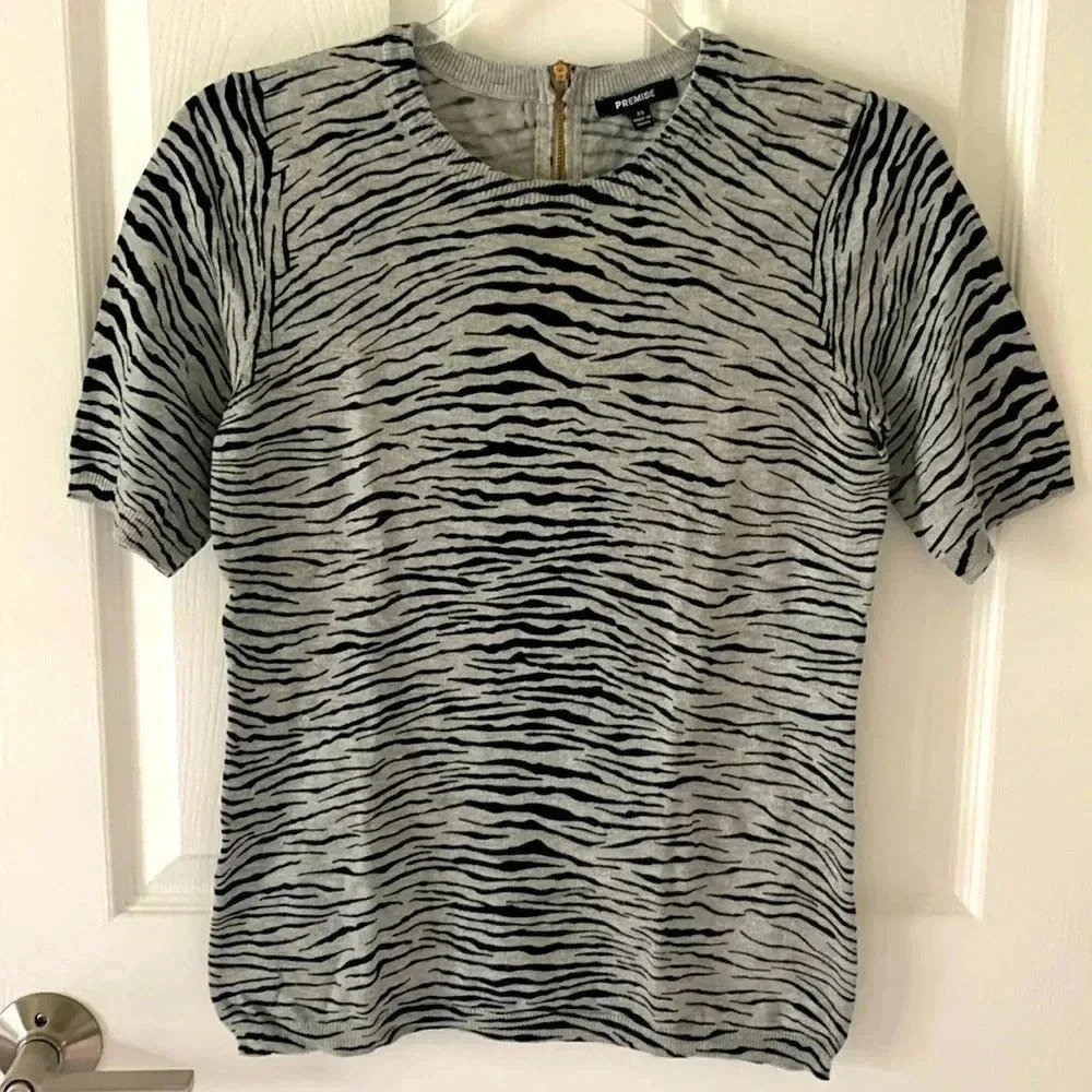Premise short sleeved knit zebra print top with back zipper closure size xs